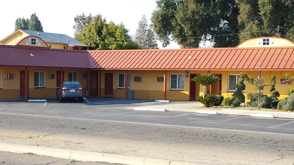 Reedley Inn Exterior photo