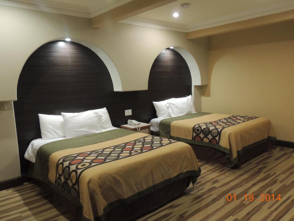 Reedley Inn Room photo